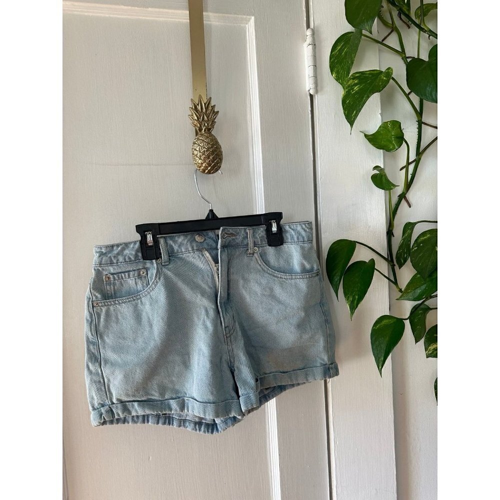 Forever21 Women’s size 27 Jean shorts
